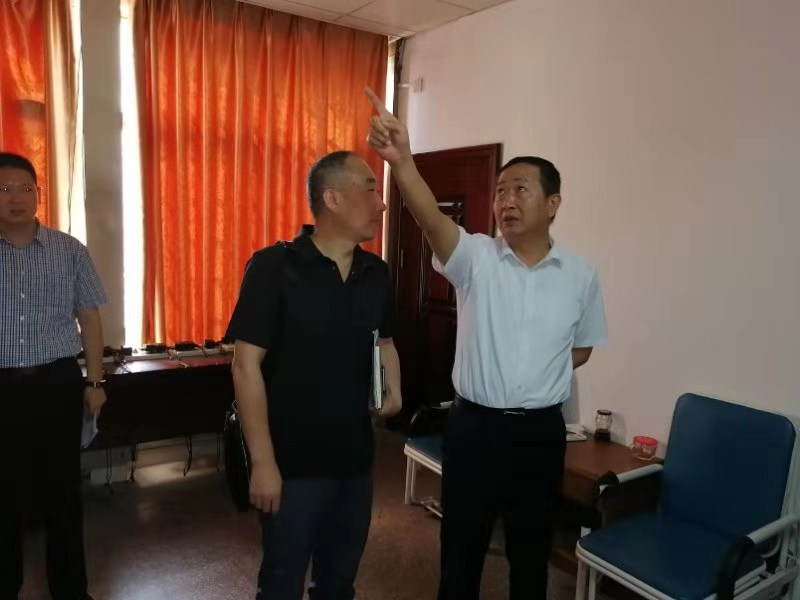 副市長(zhǎng)、市公安局黨委書(shū)記、局長(zhǎng)陳曉彬檢查保安押運(yùn)工作